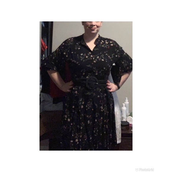 Dresses & Skirts - Light weight flowy spring/summer dress